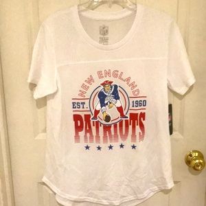 Nwt. New England Patriots old school logo white T-shirt size large